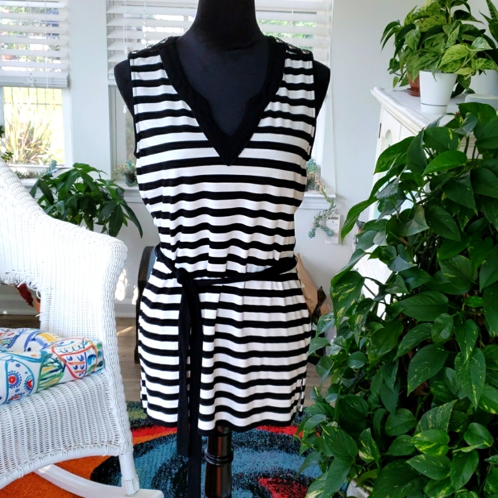 💥WHBM Black/White Sleeveless Tunic|M